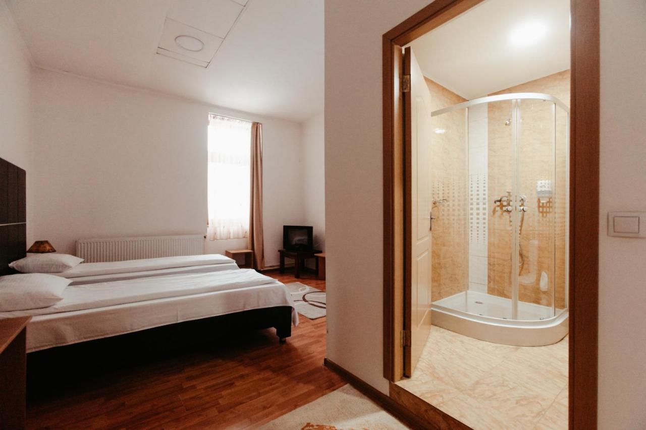Casa Preturii Hotel Tîrgu Lăpuş Buitenkant foto